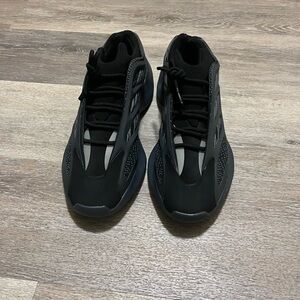 Yeezy 700 v3 black